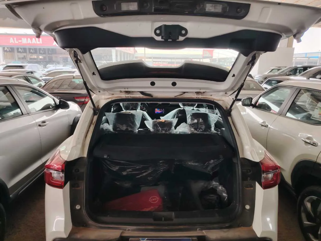 Car image 30