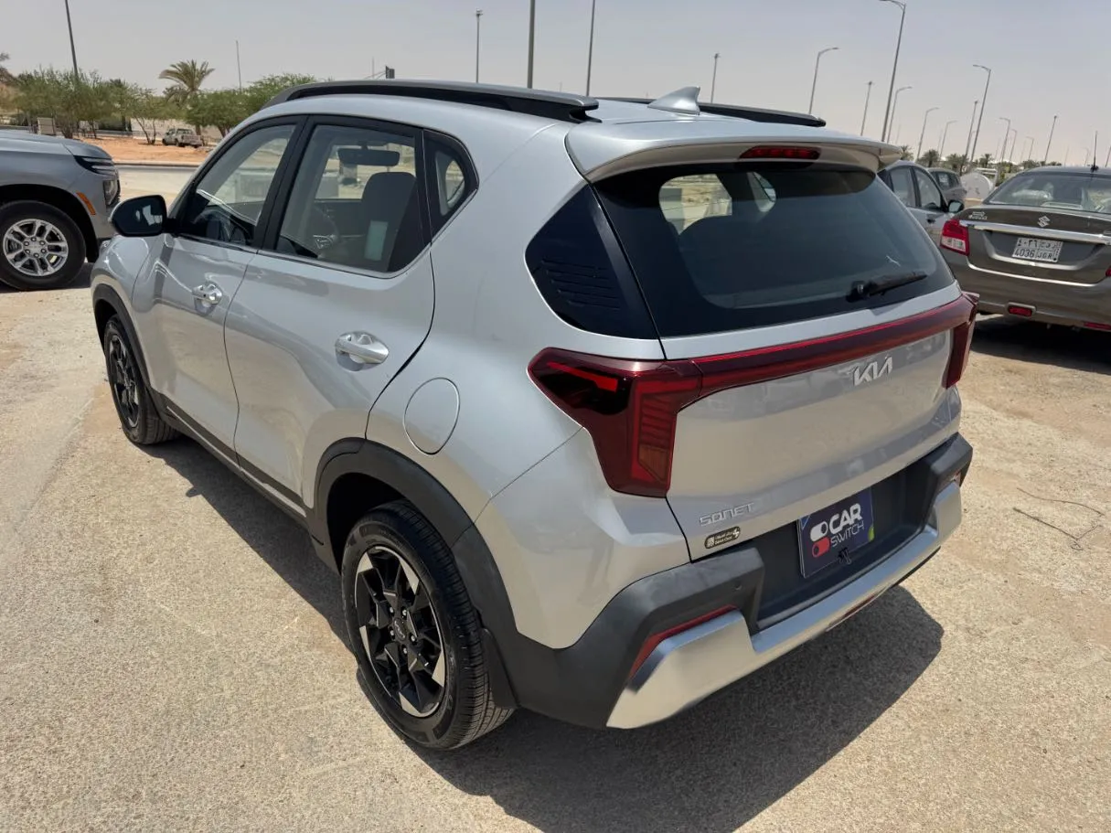 Car image 7