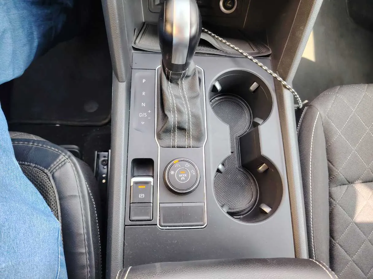 Car image 27