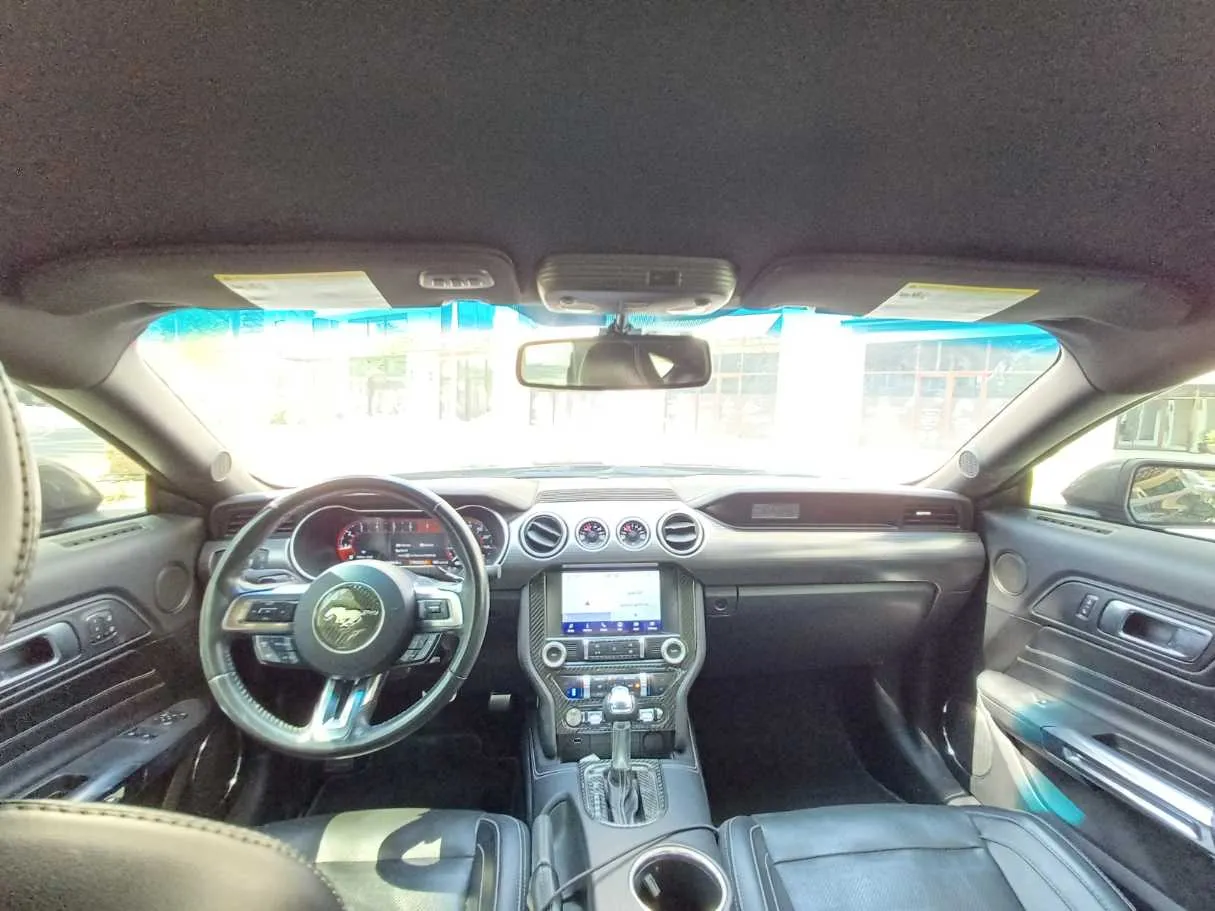 Car image 14