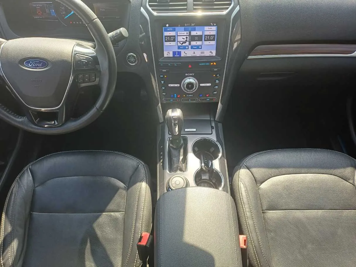Car image 15