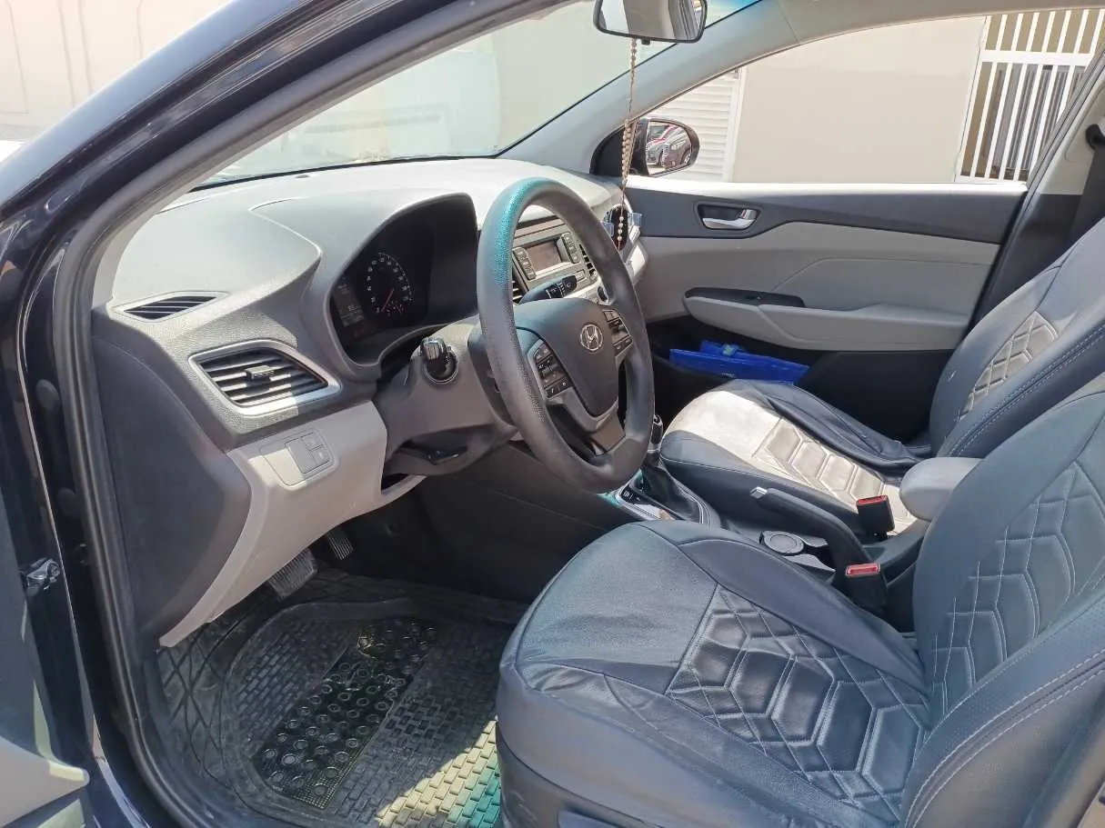 Car image 11