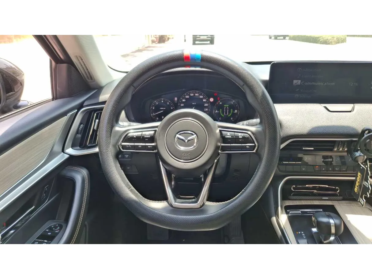 Car image 17
