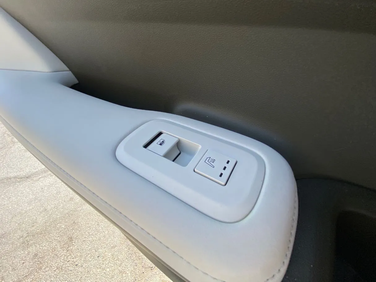 Car image 32