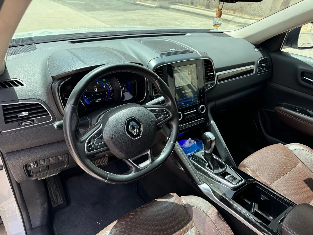 Car image 12