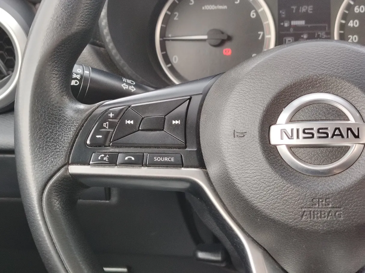 Car image 25