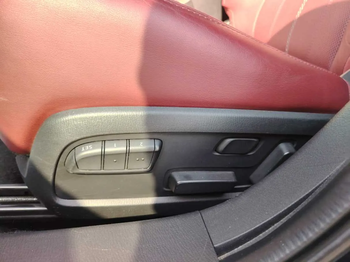 Car image 35