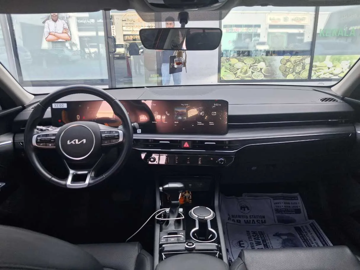 Car image 15