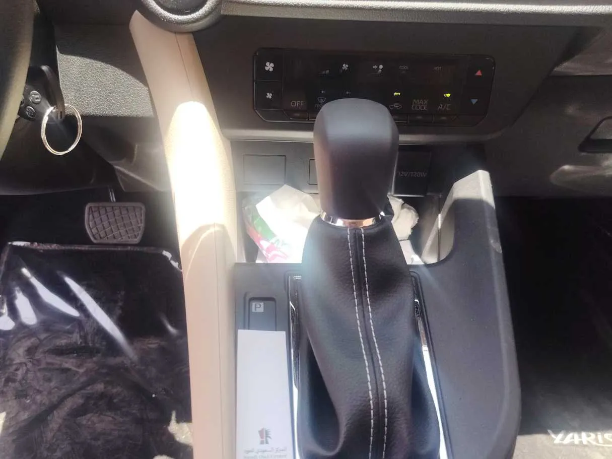 Car image 16