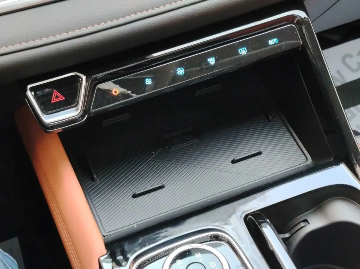 Car image 30