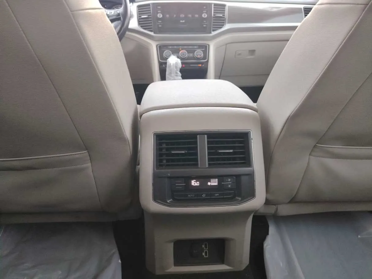 Car image 29