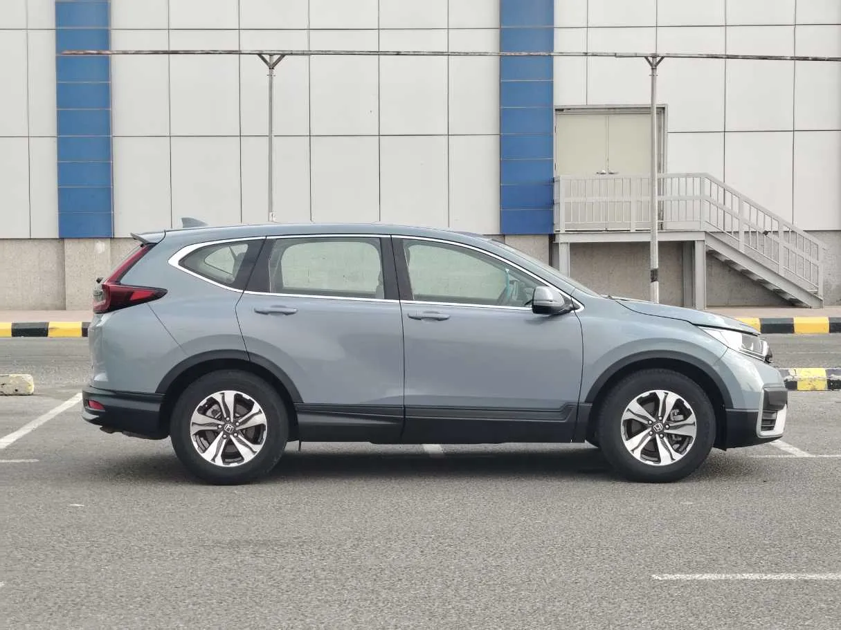 Car image 4