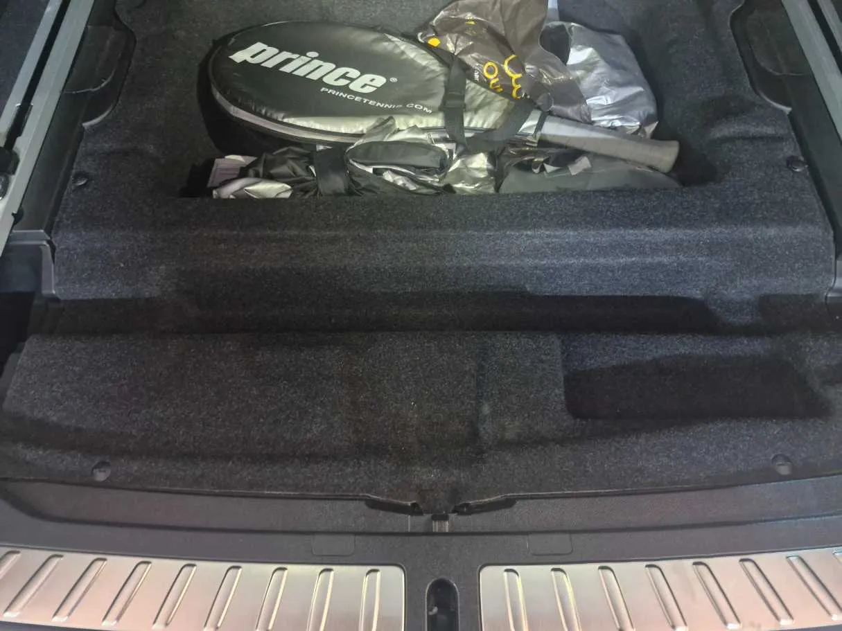 Car image 24