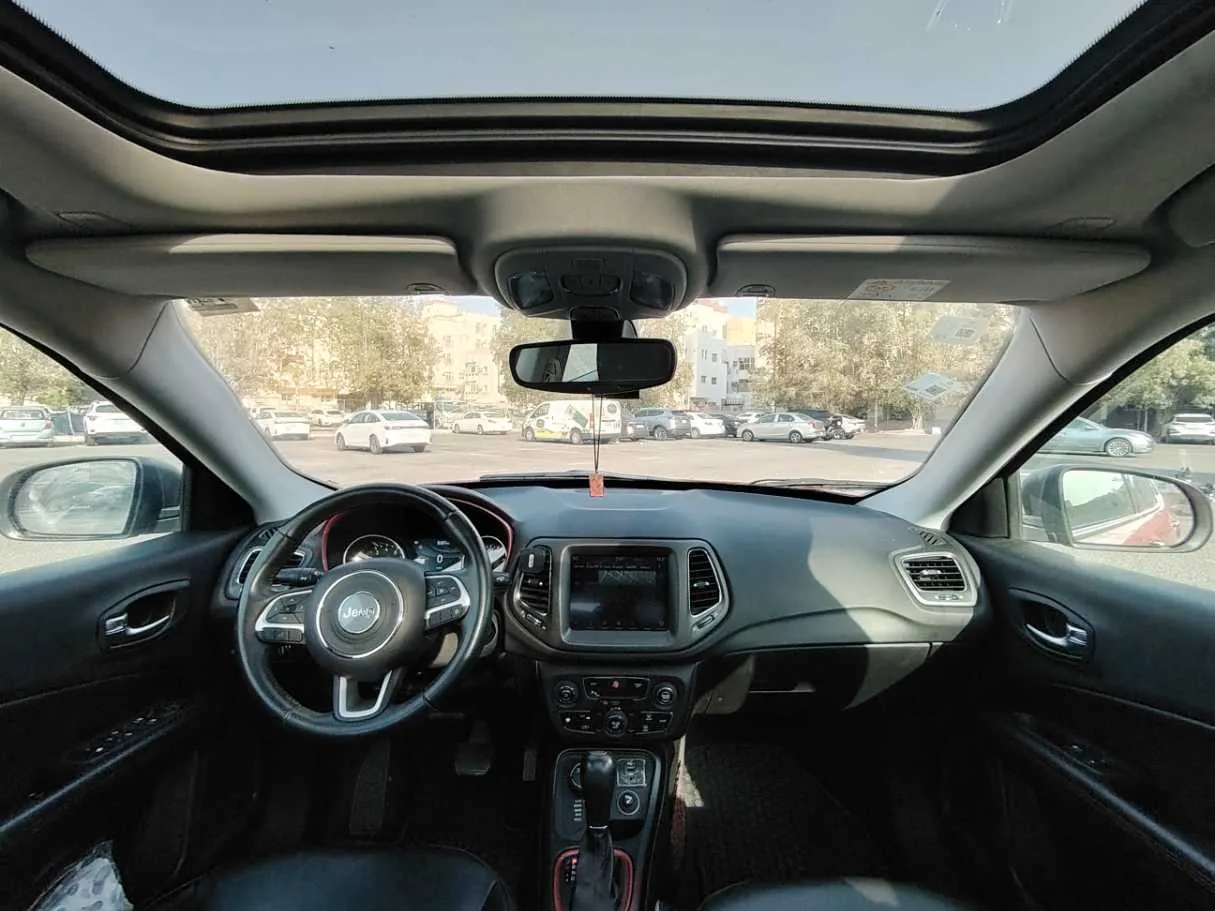Car image 17