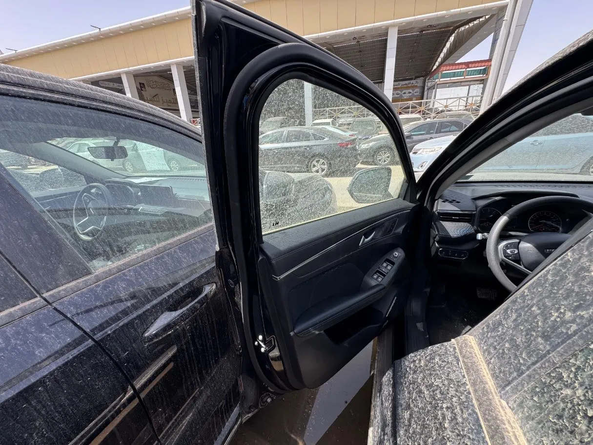 Car image 7