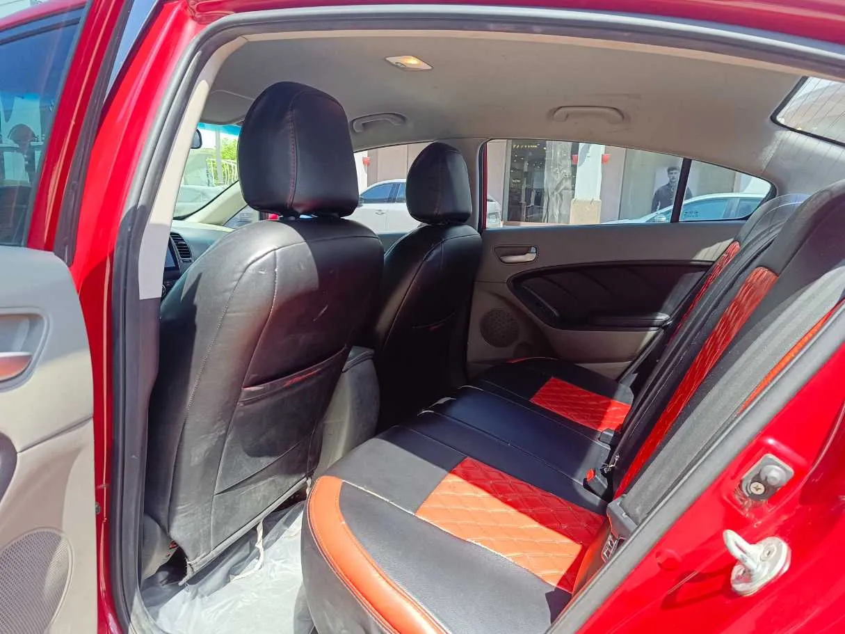 Car image 17