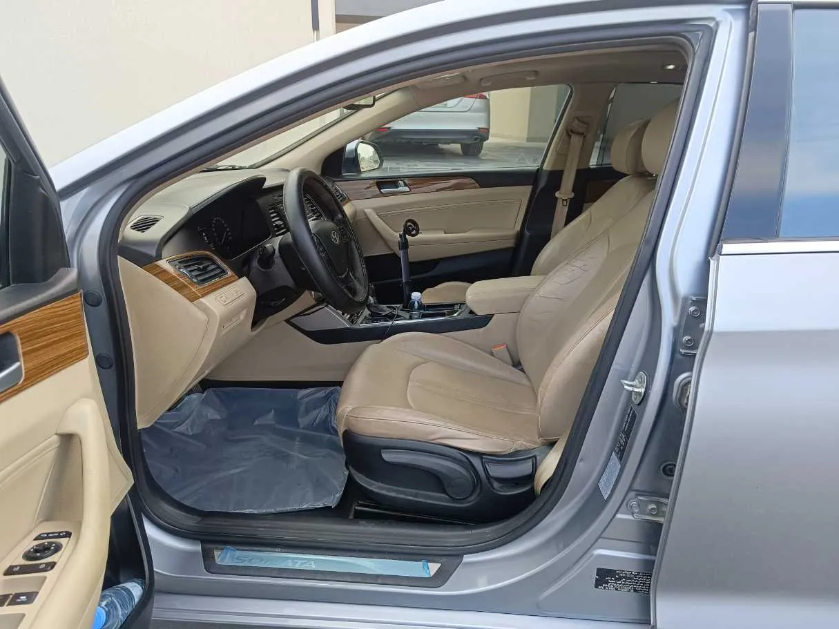 Car image 15