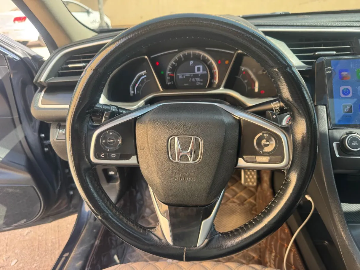 Car image 17