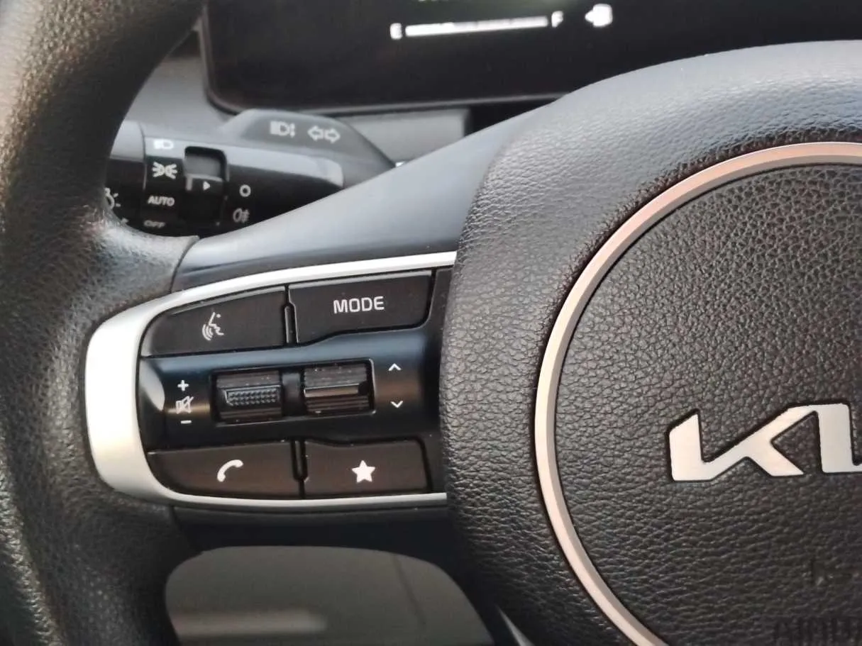 Car image 27