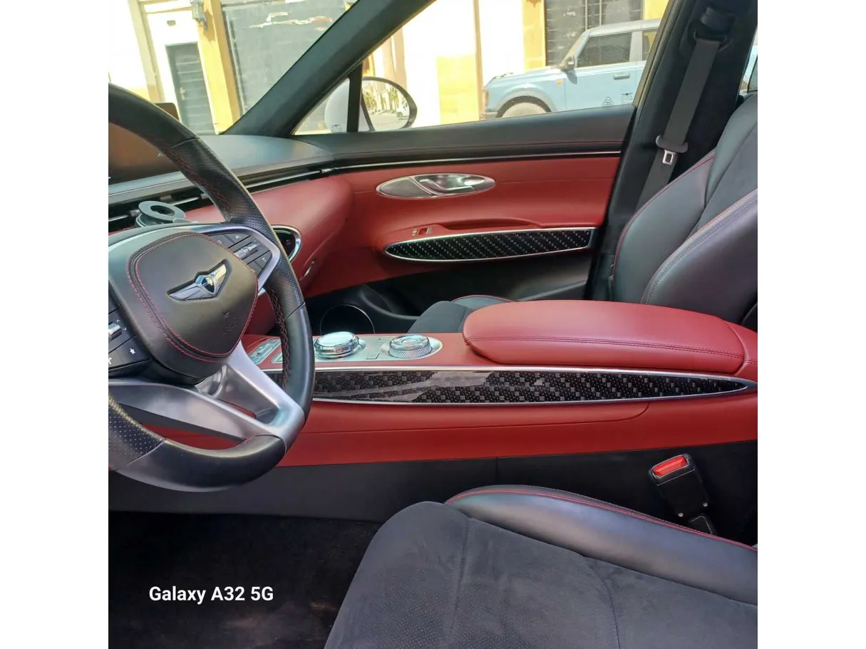 Car image 13