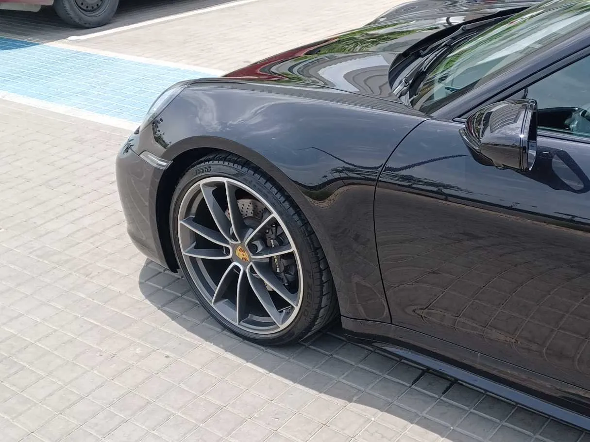 Car image 9