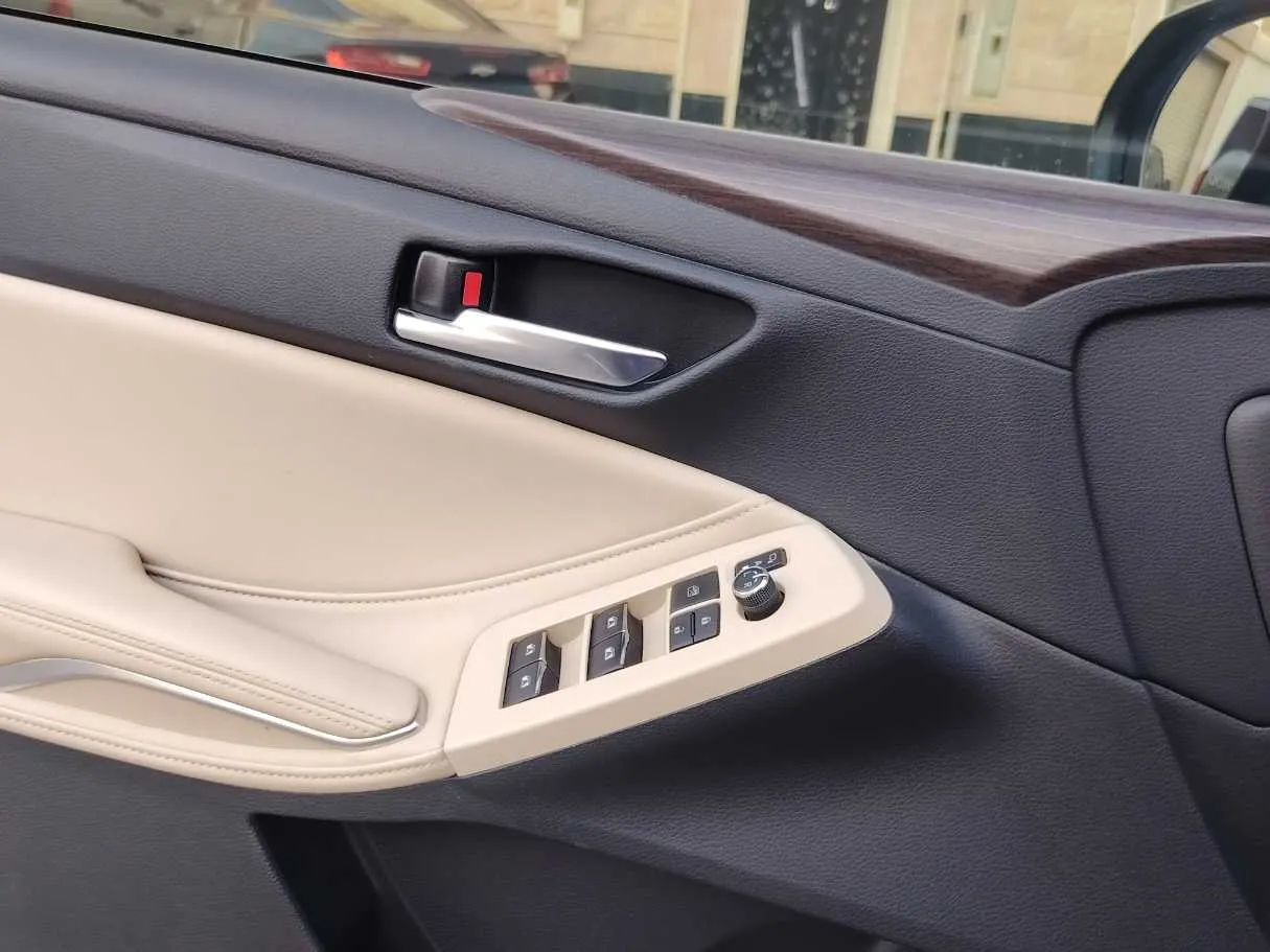 Car image 26