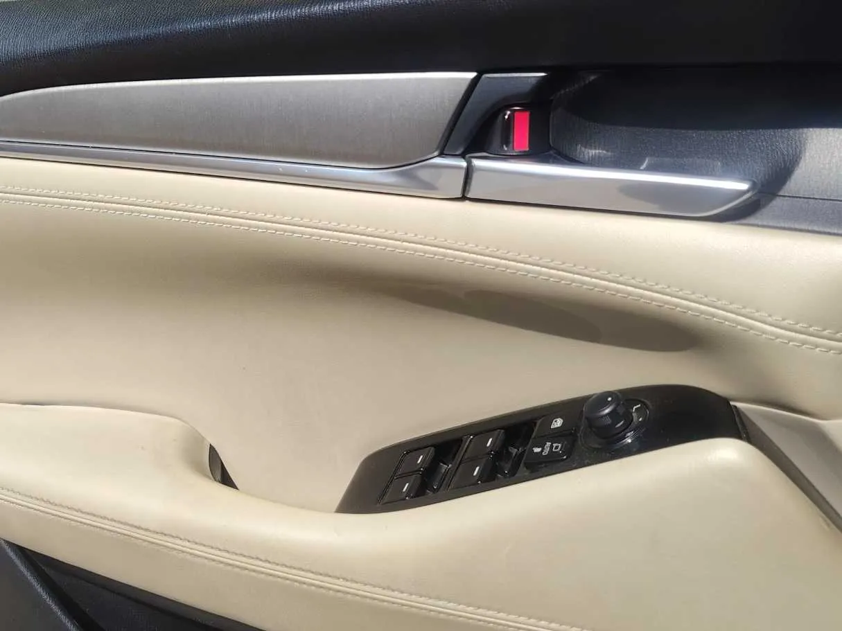 Car image 28