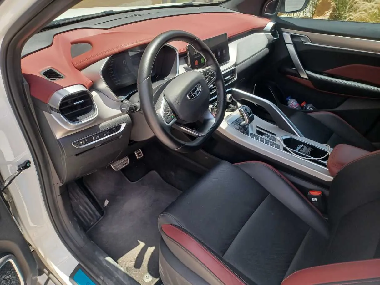 Car image 12