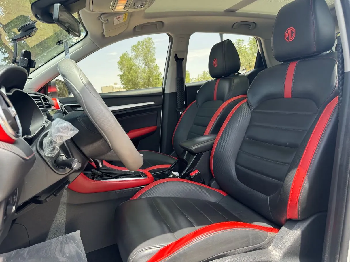 Car image 12
