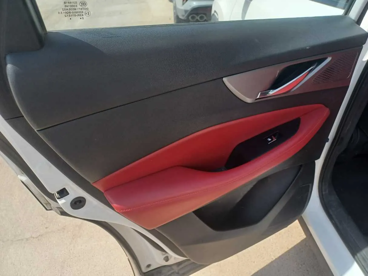 Car image 13
