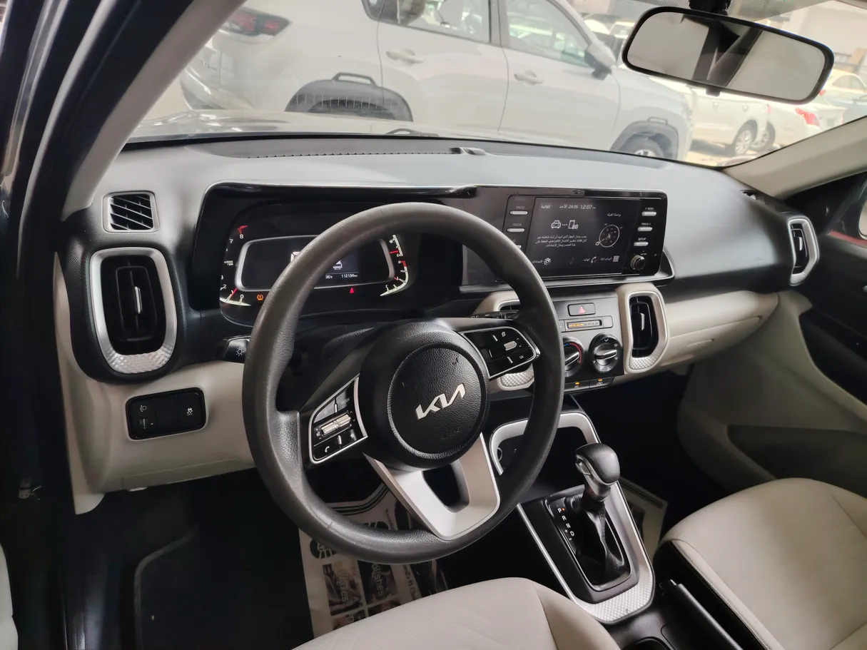 Car image 14