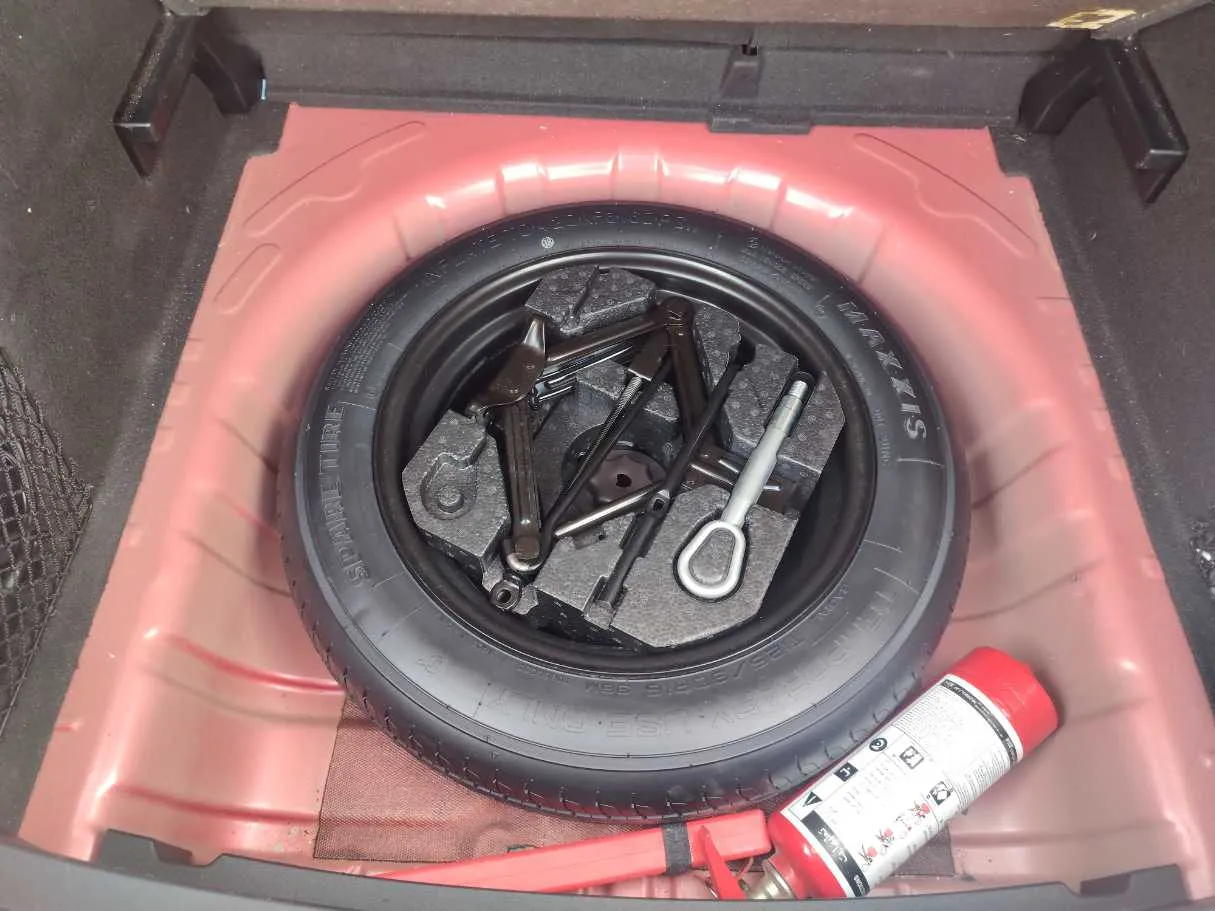Car image 30