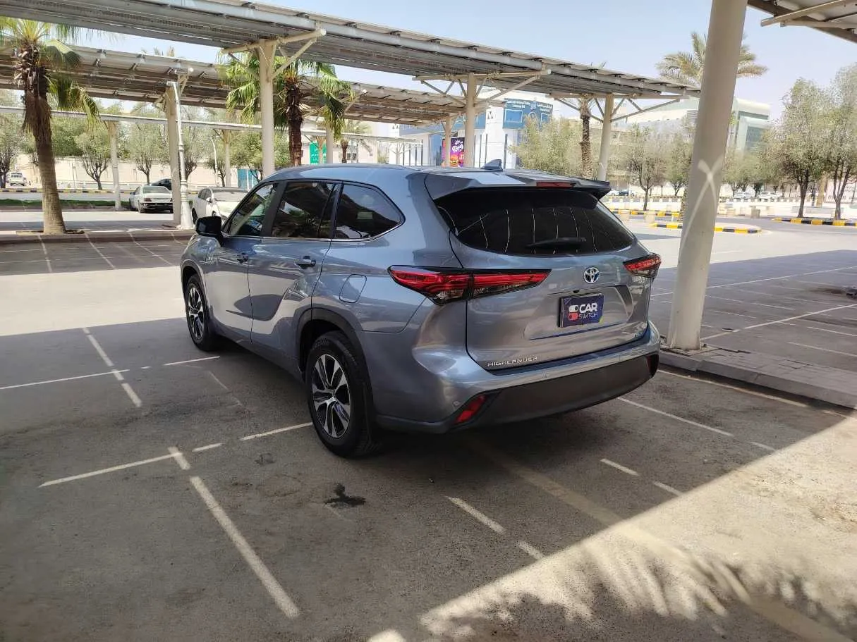 Car image 7
