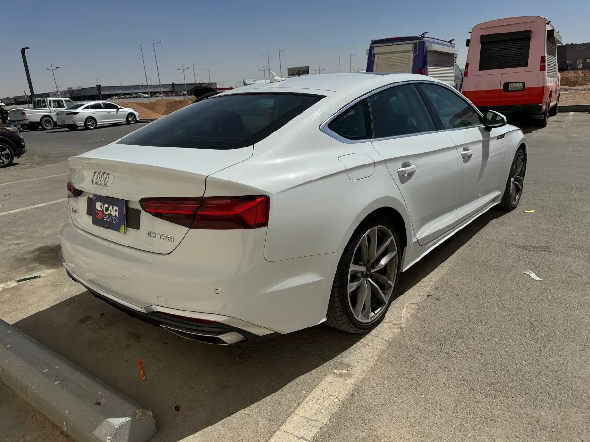 Car image 5