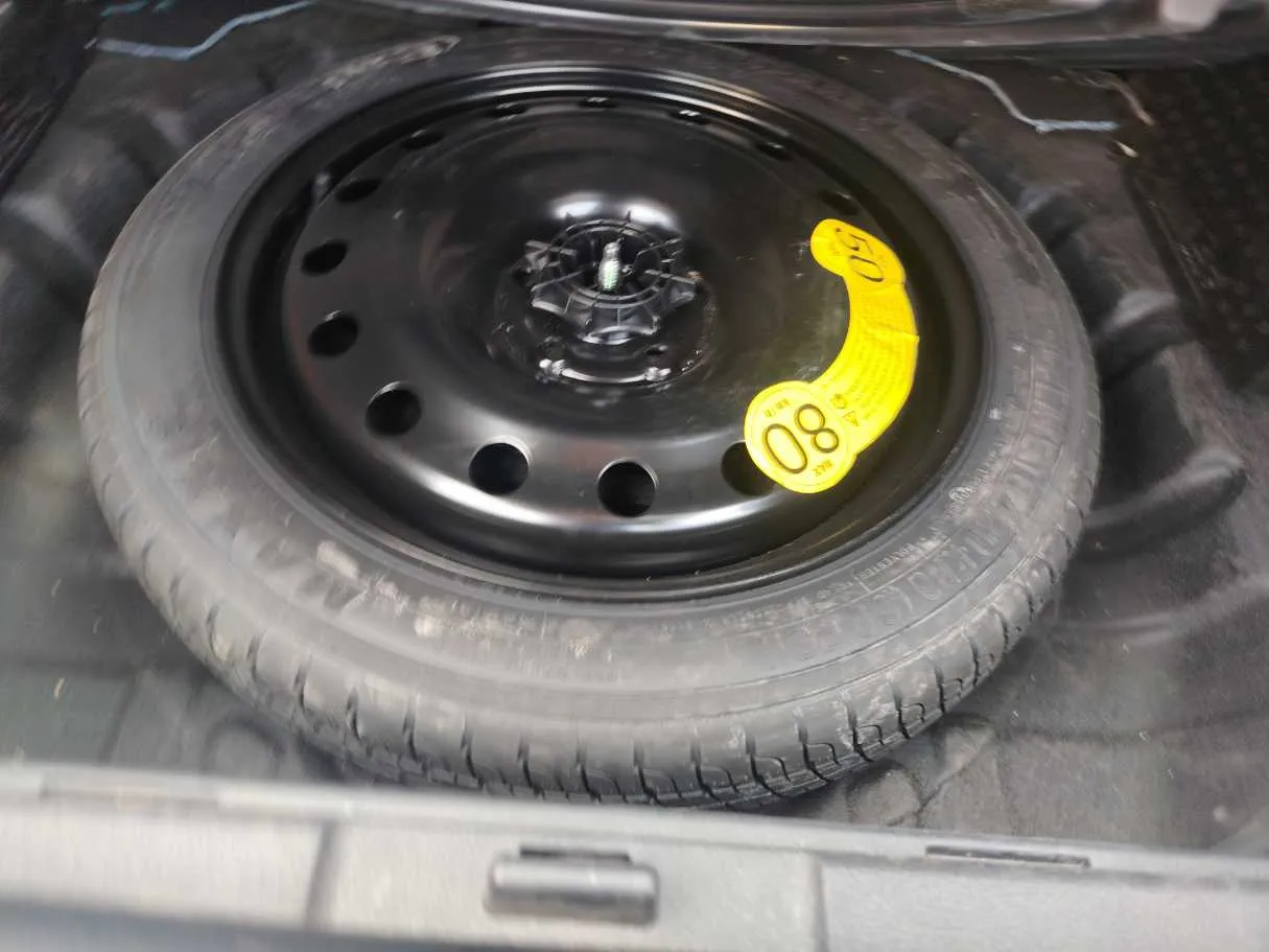 Car image 28