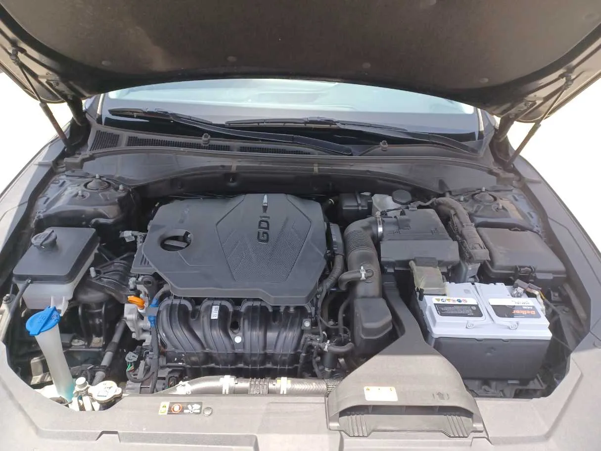 Car image 25