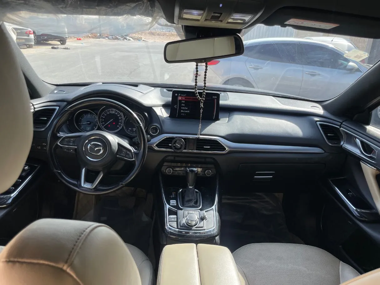 Car image 18