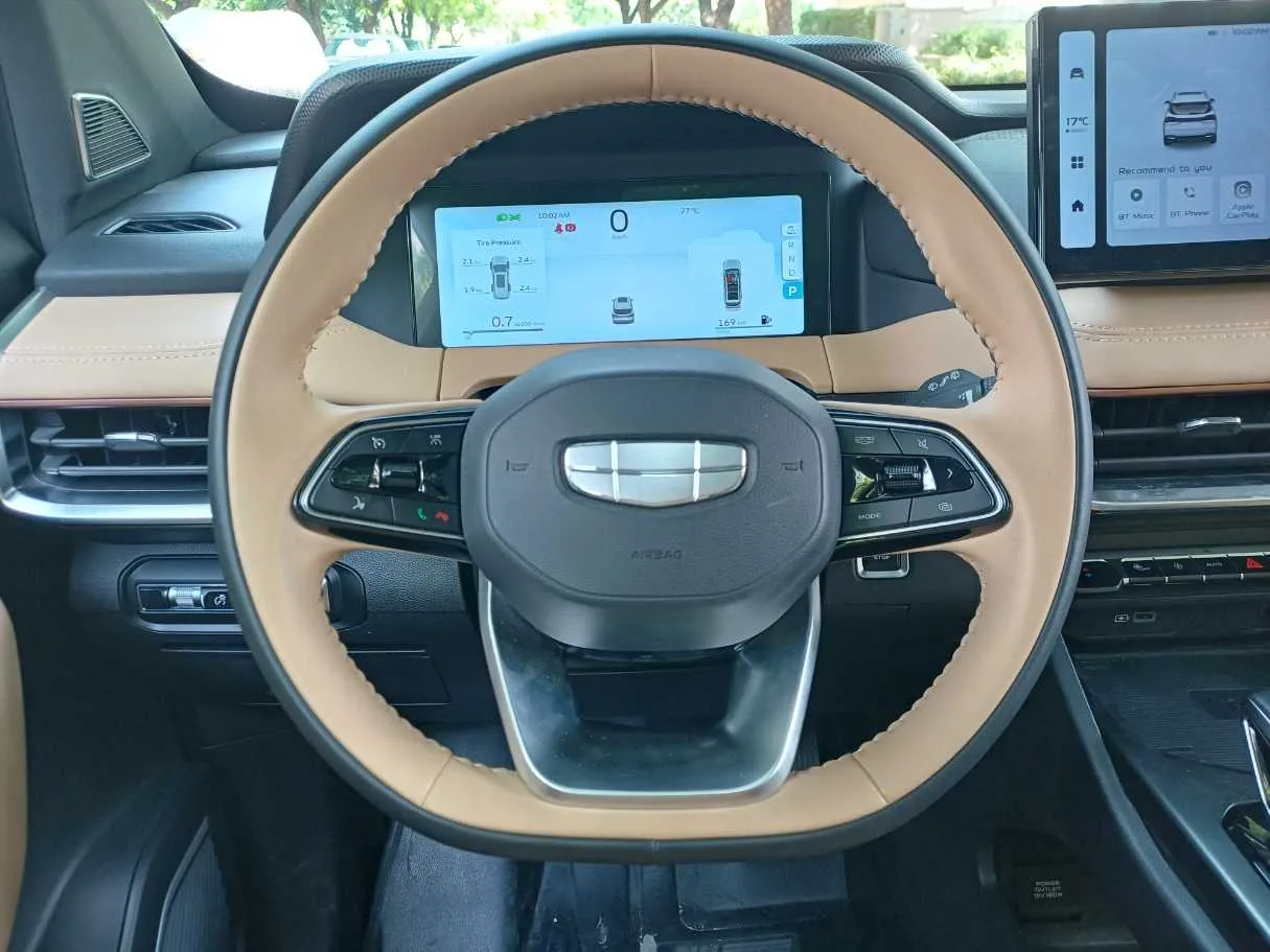 Car image 15