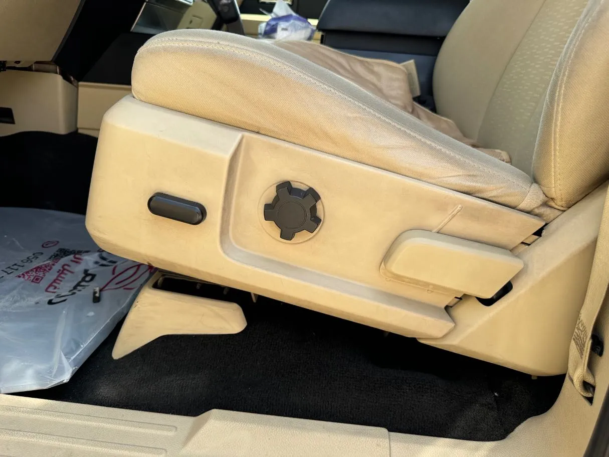 Car image 26