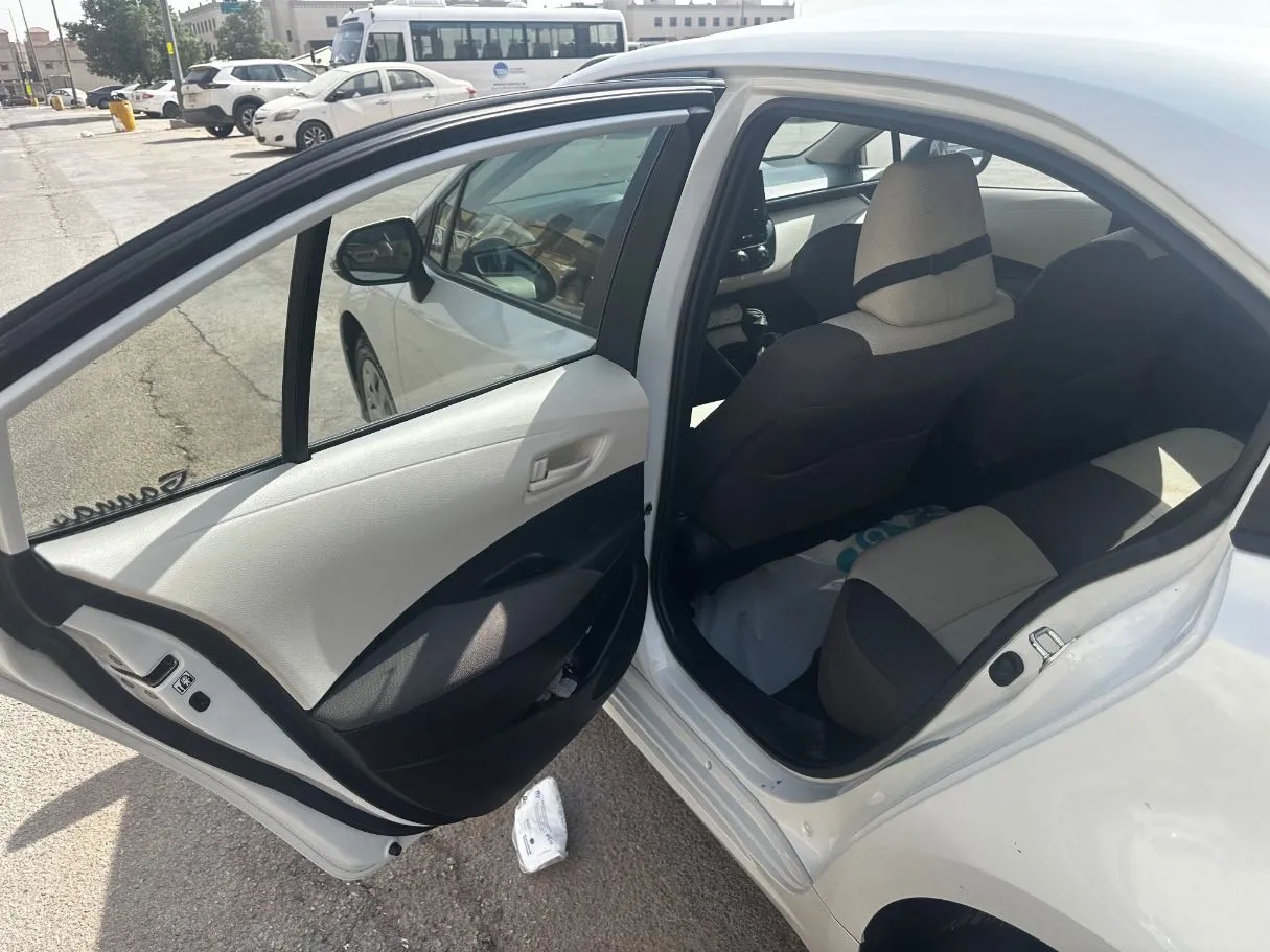 Car image 13