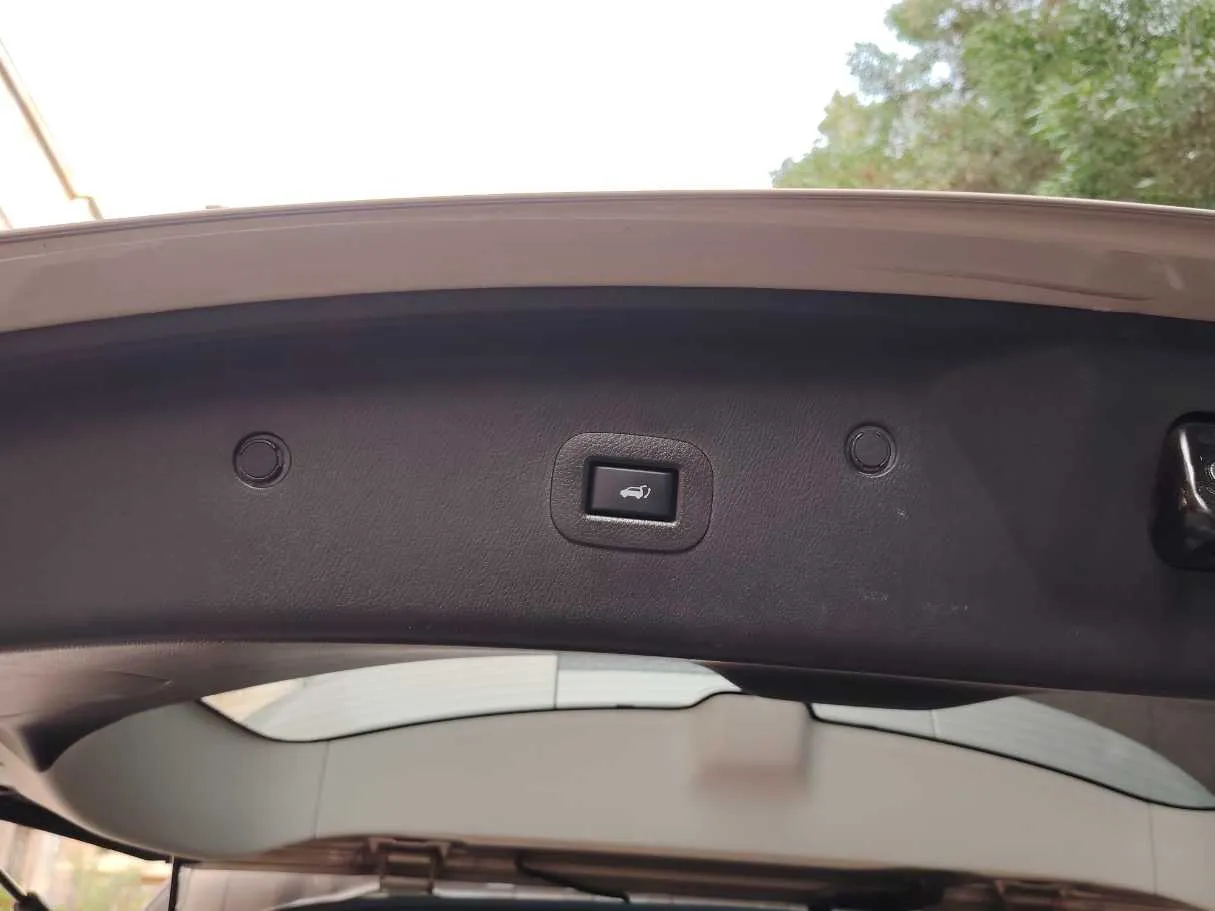 Car image 47