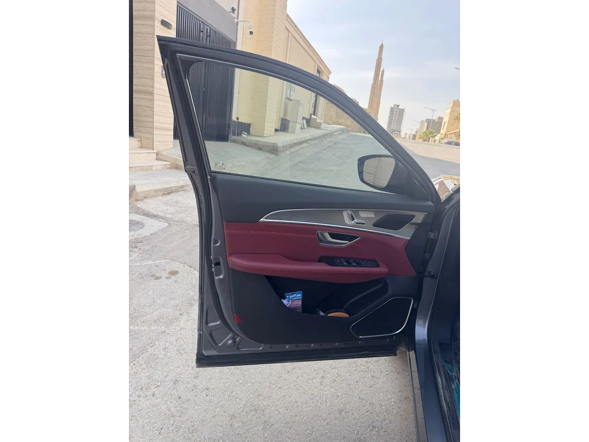 Car image 10