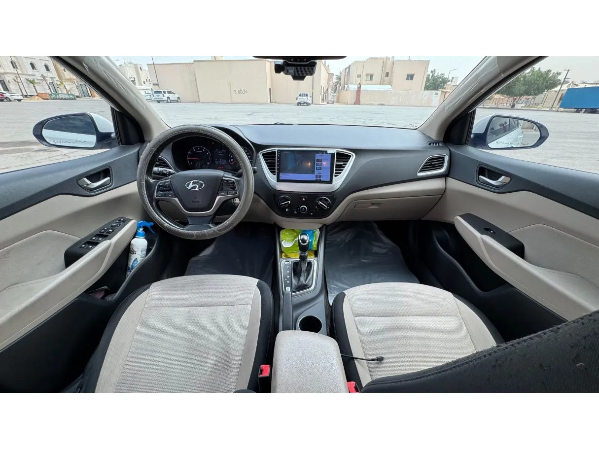 Car image 15