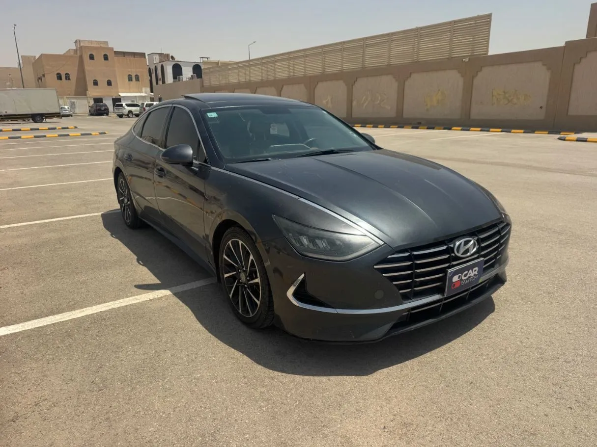 Car image 3
