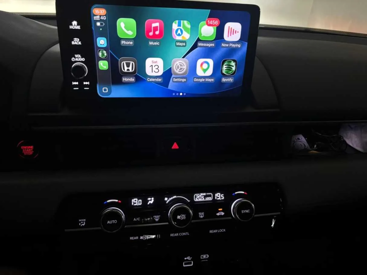 Car image 17