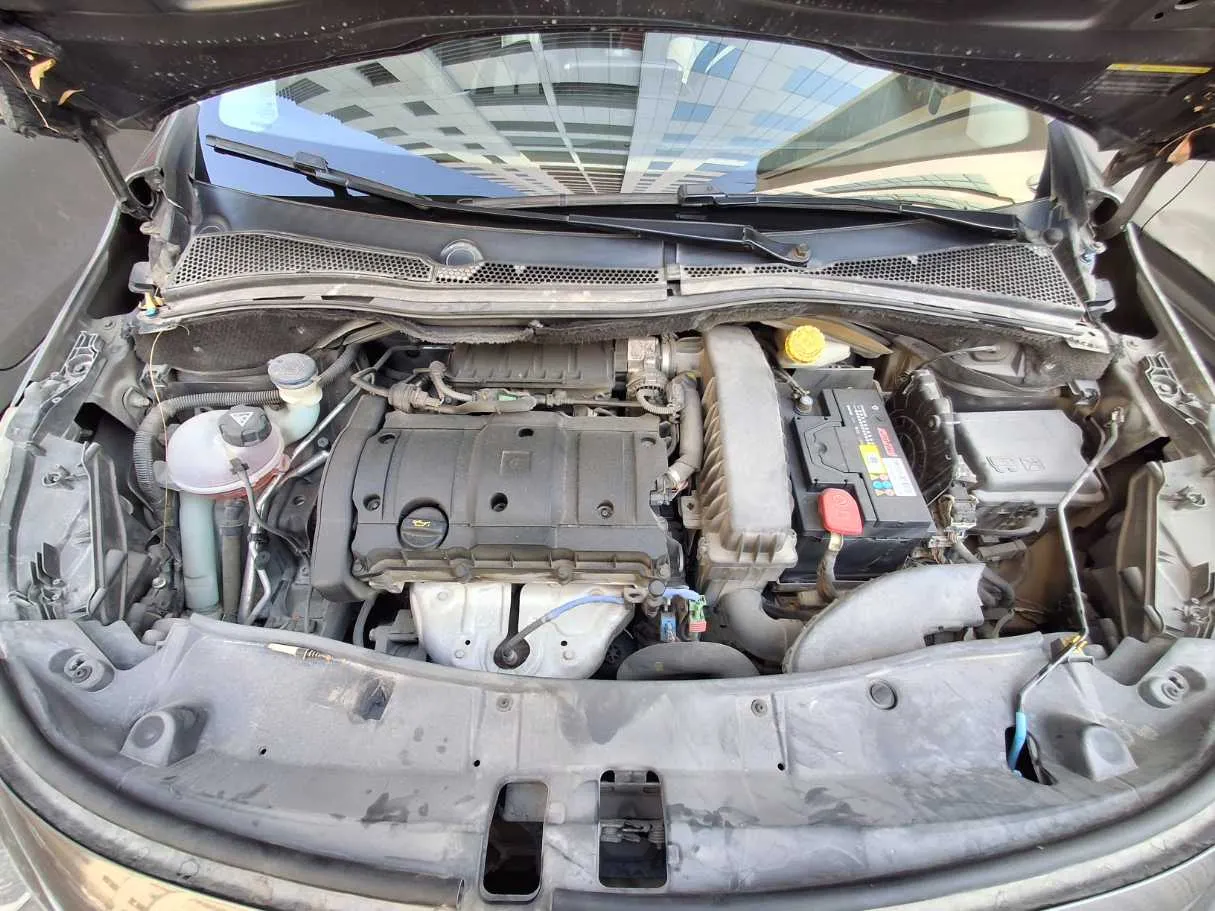 Car image 19