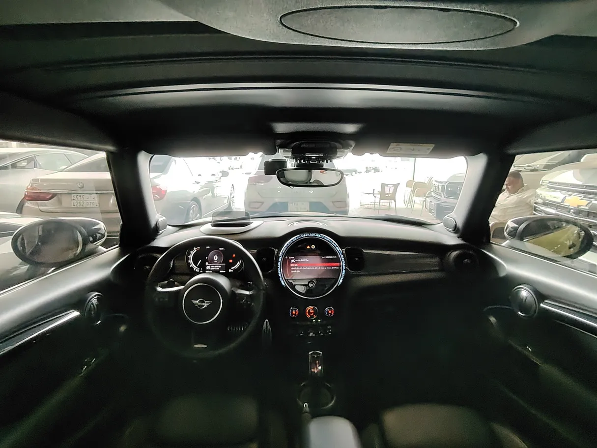 Car image 18