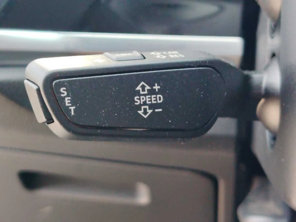 Car image 35