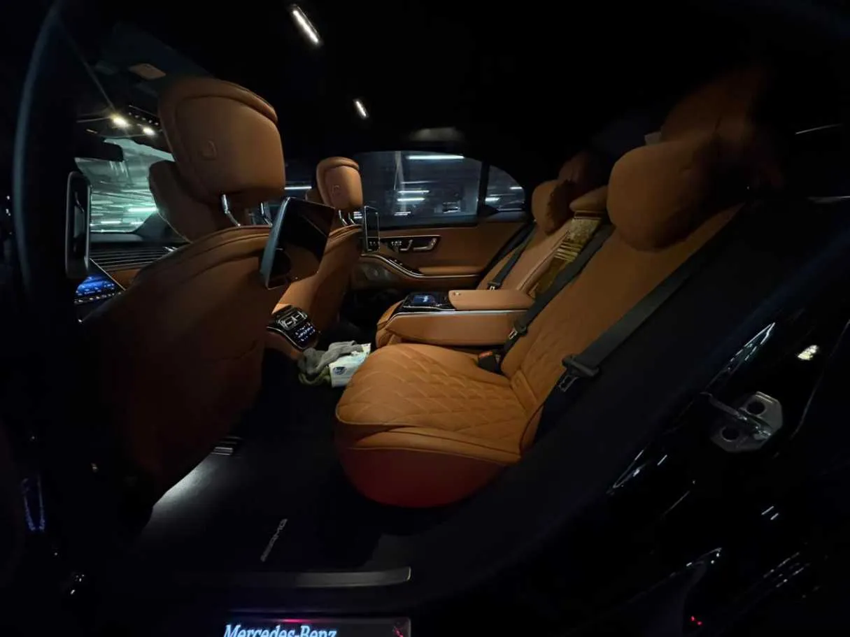 Car image 12