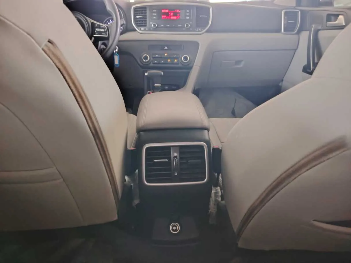 Car image 25